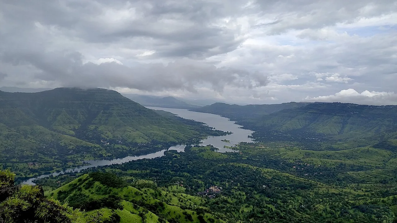 Pune to Satara & Kaas Plateau: When to Book a Cab for Flower Season