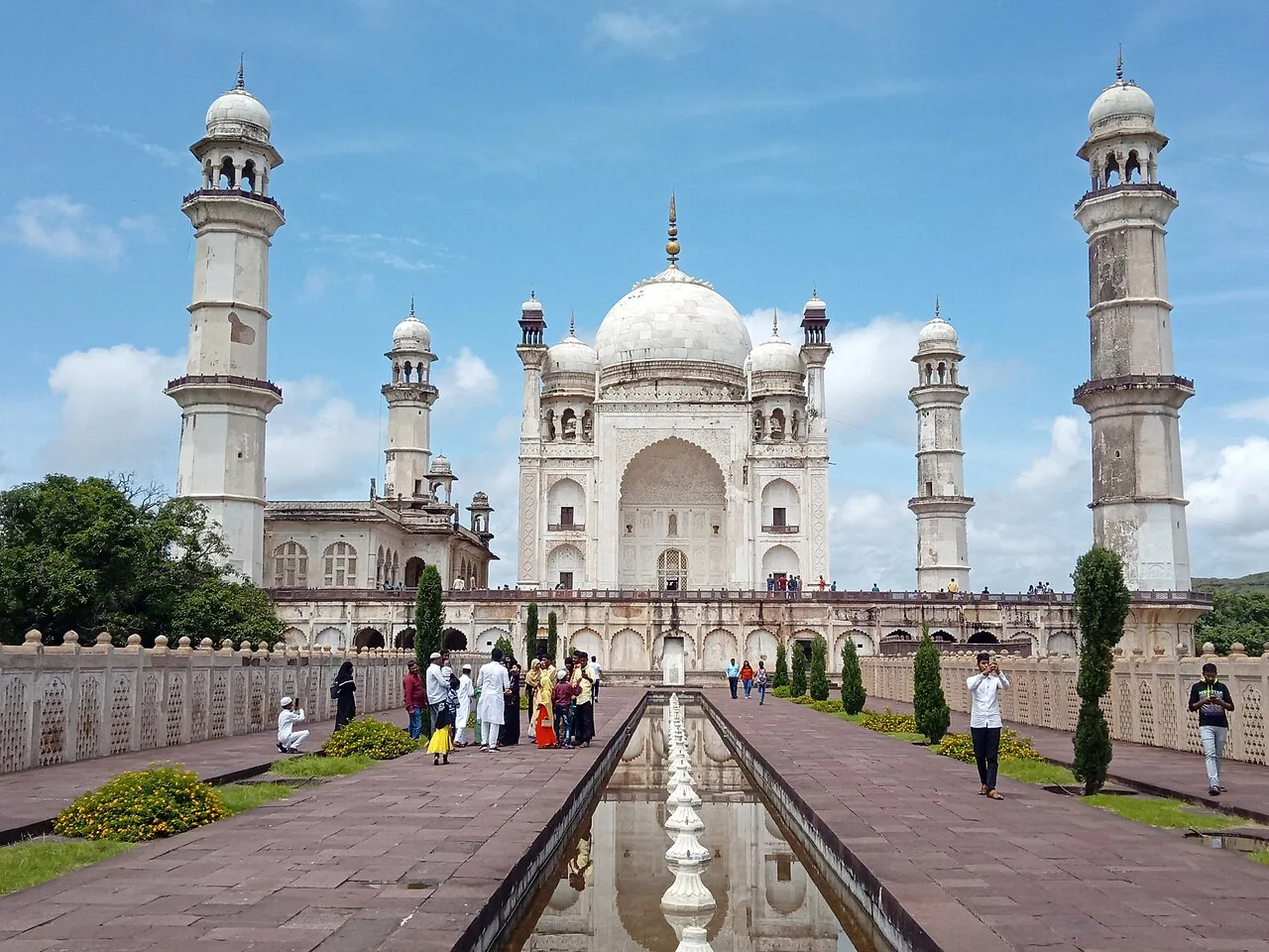 Pune to Sambhajinagar Cab: Ajanta Ellora Base & Heritage Timing